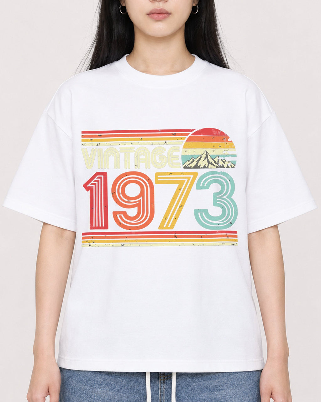 Mockup Boxy Heavyweight Tee White female close-up 01