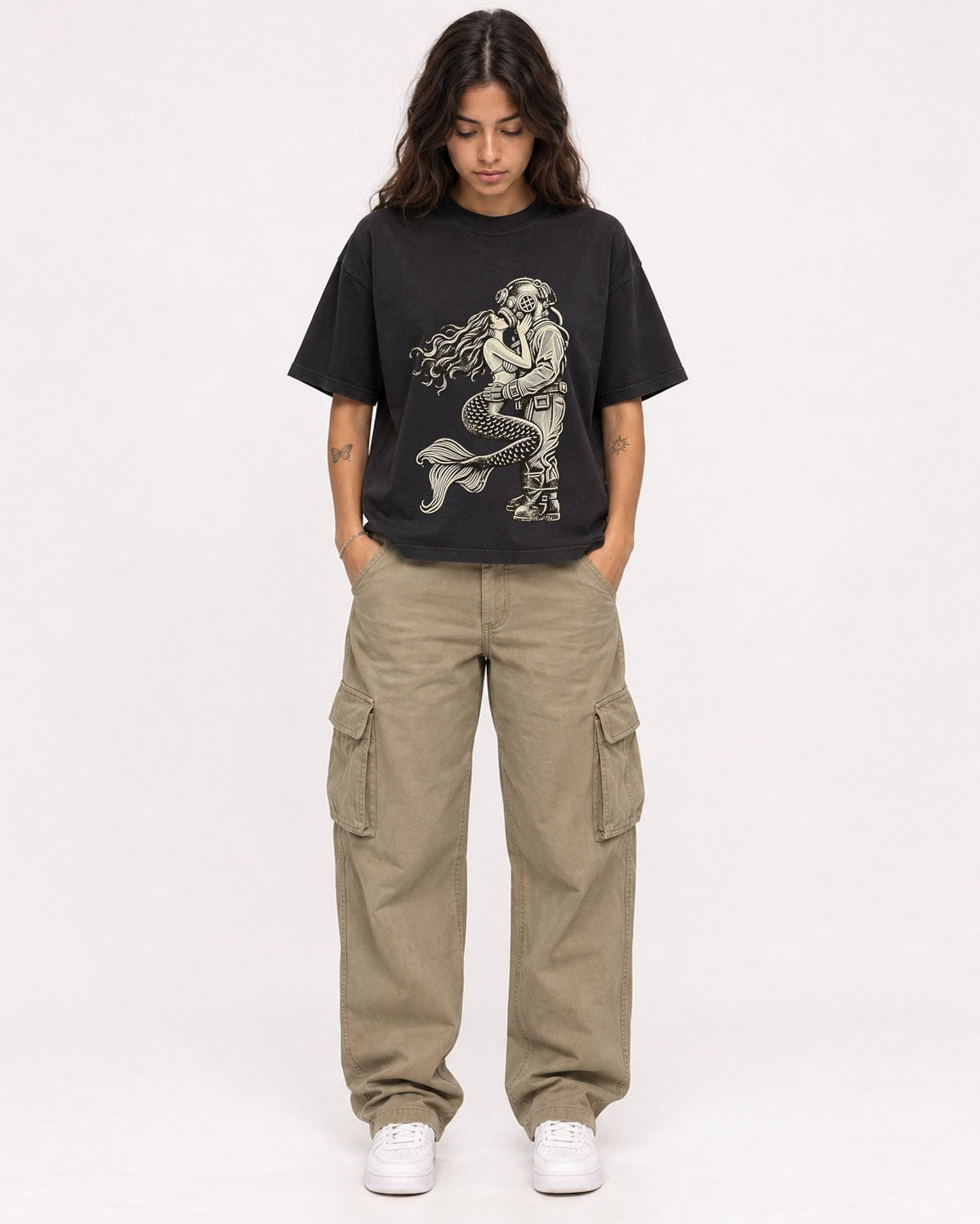 Mockup Boxy Heavyweight Tee Black female full-body 06