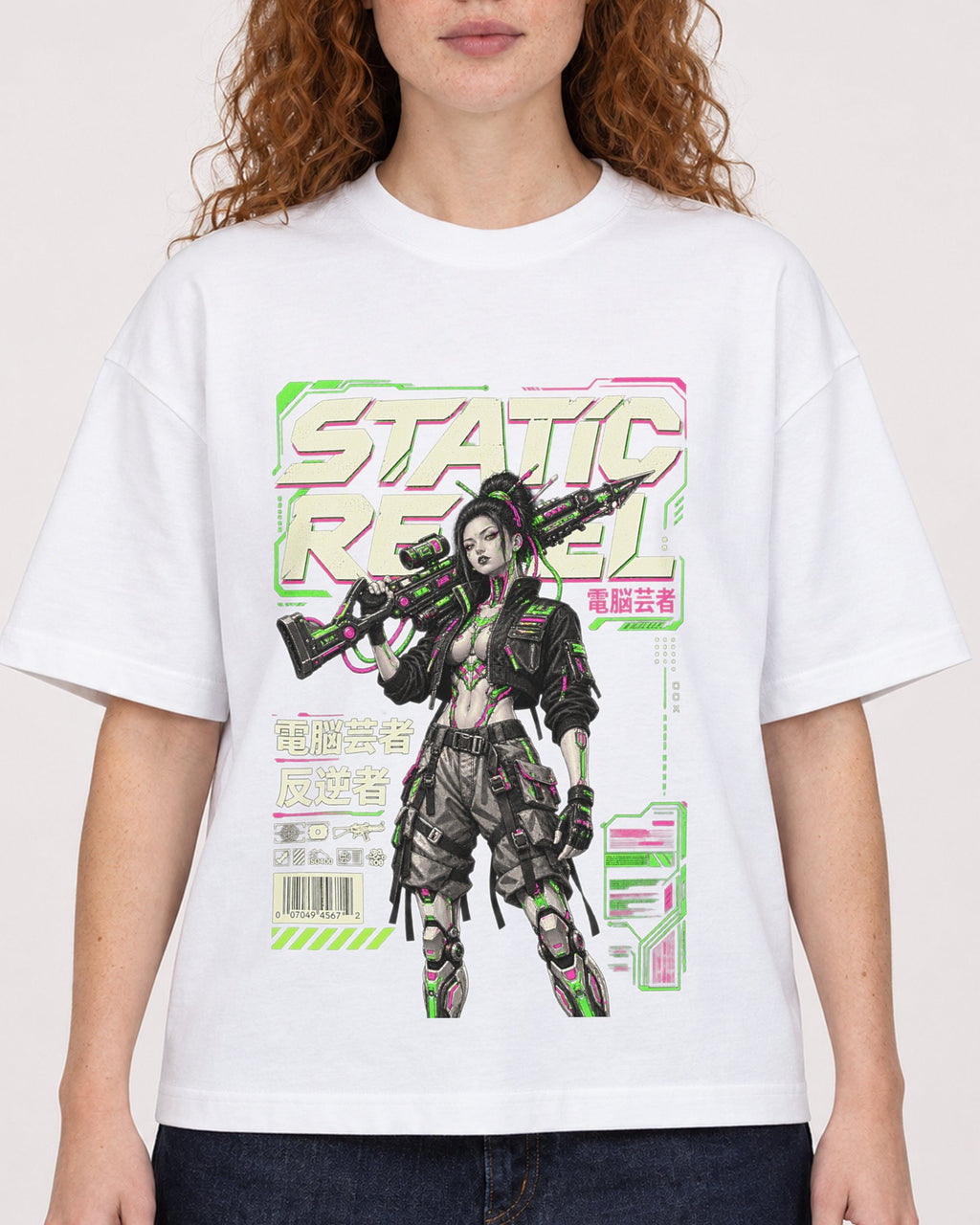 Mockup Boxy Heavyweight Tee White female close-up 09