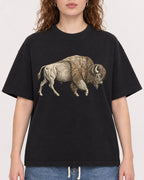 Mockup Boxy Heavyweight Tee Black female close-up 09
