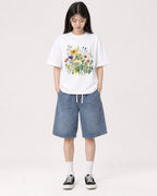 Mockup Boxy Heavyweight Tee White female full-body 01