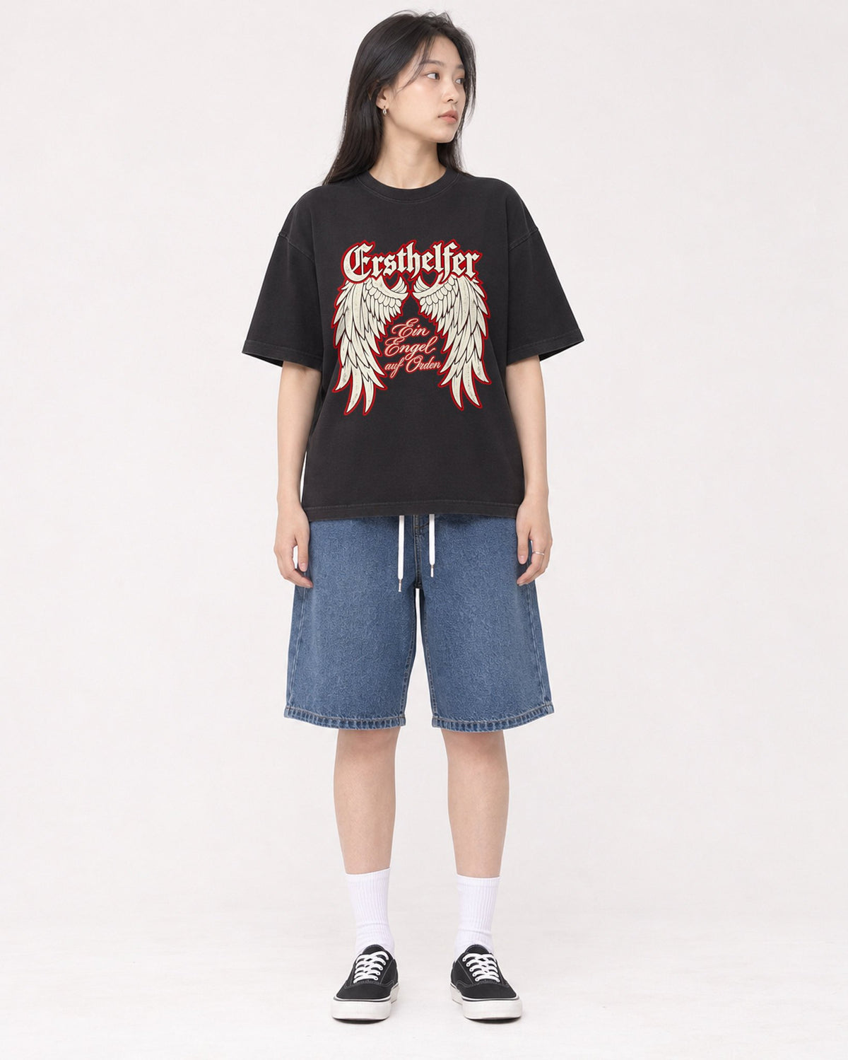 Mockup Boxy Heavyweight Tee Black female full-body 01