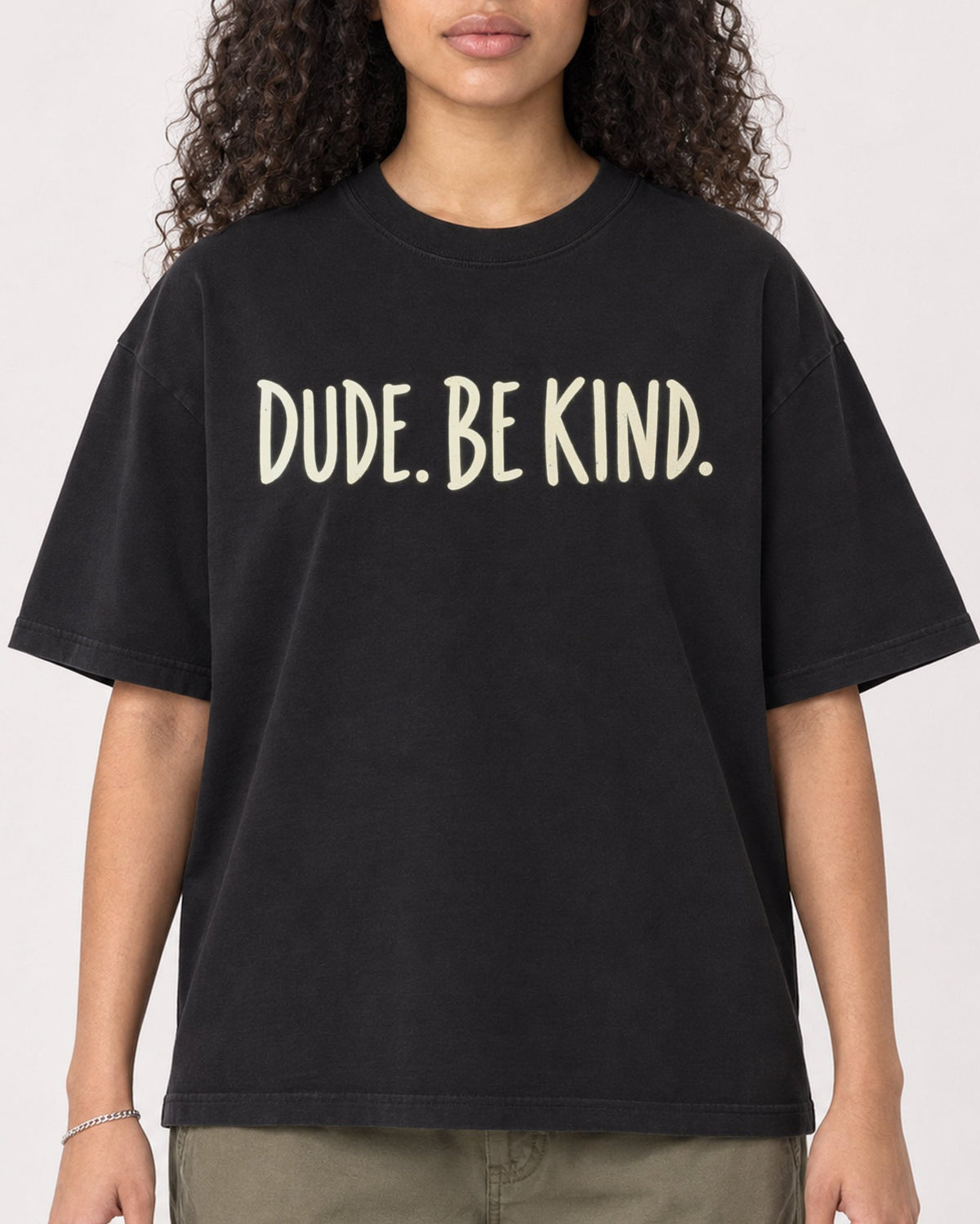 Mockup Boxy Heavyweight Tee Black female close-up 10
