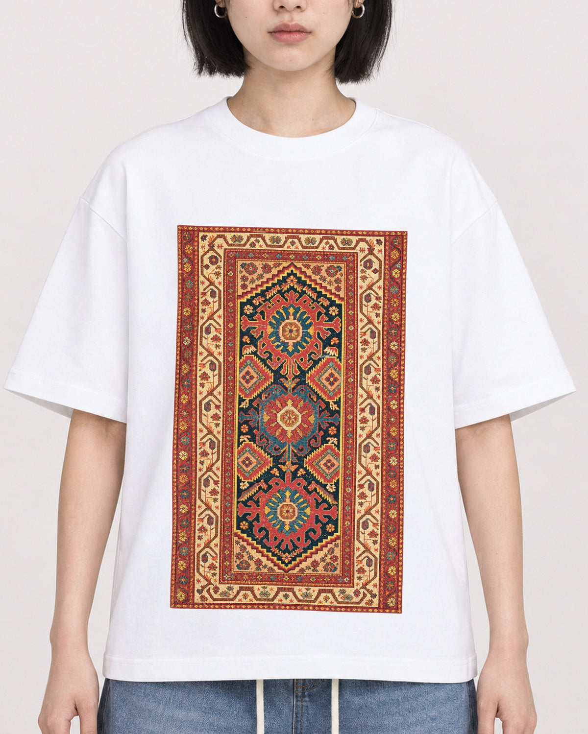Mockup Boxy Heavyweight Tee White female close-up 11