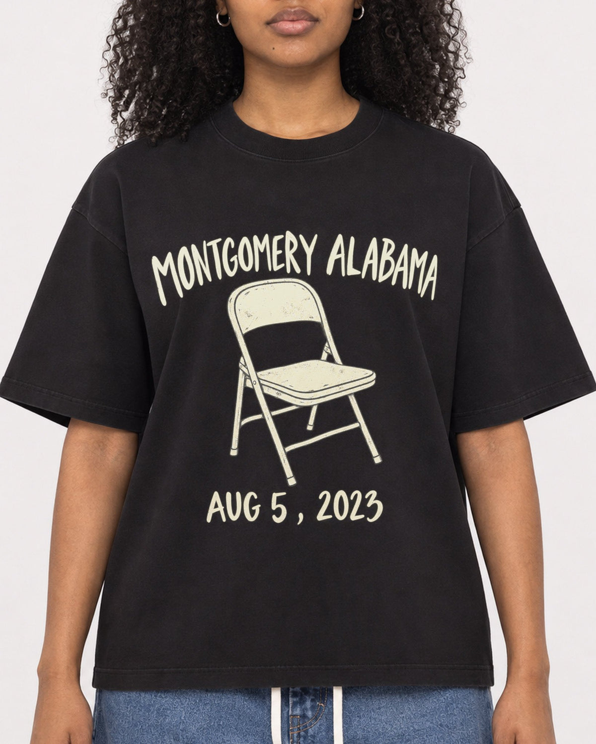 Mockup Boxy Heavyweight Tee Black female close-up 05