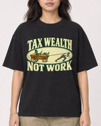 Mockup Boxy Heavyweight Tee Black female close-up 02