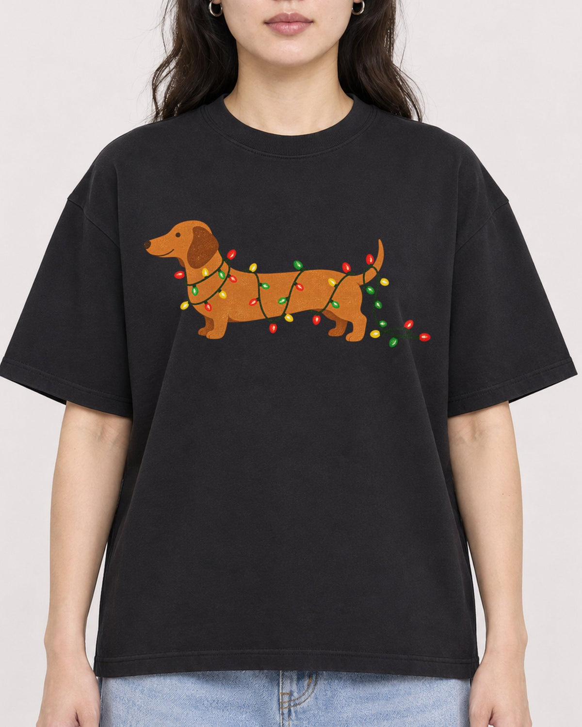 Mockup Boxy Heavyweight Tee Black female close-up 03