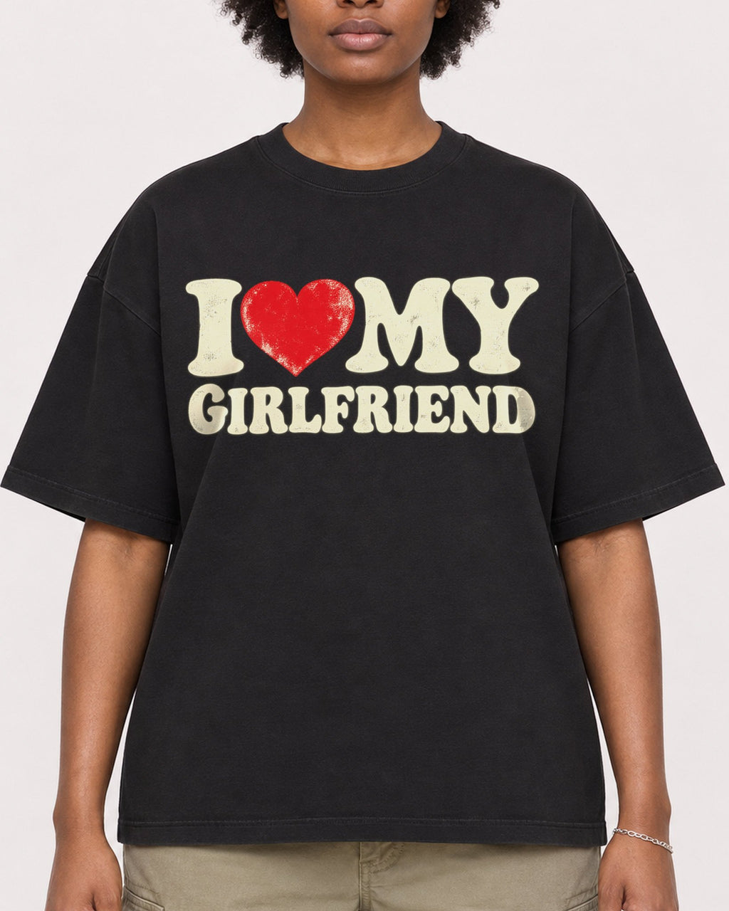 Mockup Boxy Heavyweight Tee Black female close-up 14