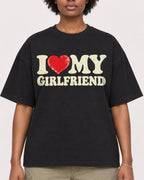 Mockup Boxy Heavyweight Tee Black female close-up 14