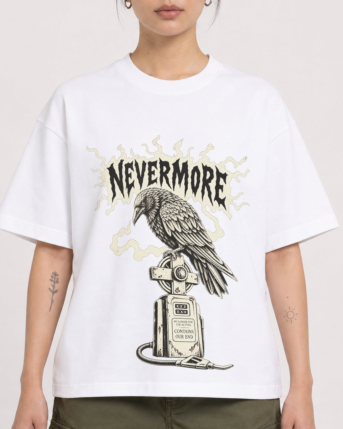 Mockup Boxy Heavyweight Tee White female close-up 12