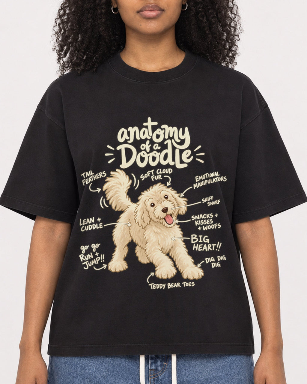 Mockup Boxy Heavyweight Tee Black female close-up 05