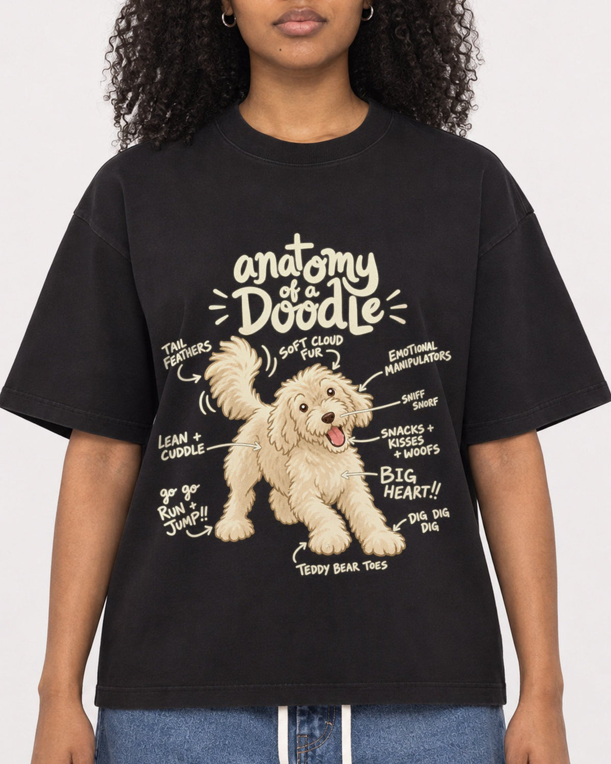 Mockup Boxy Heavyweight Tee Black female close-up 05