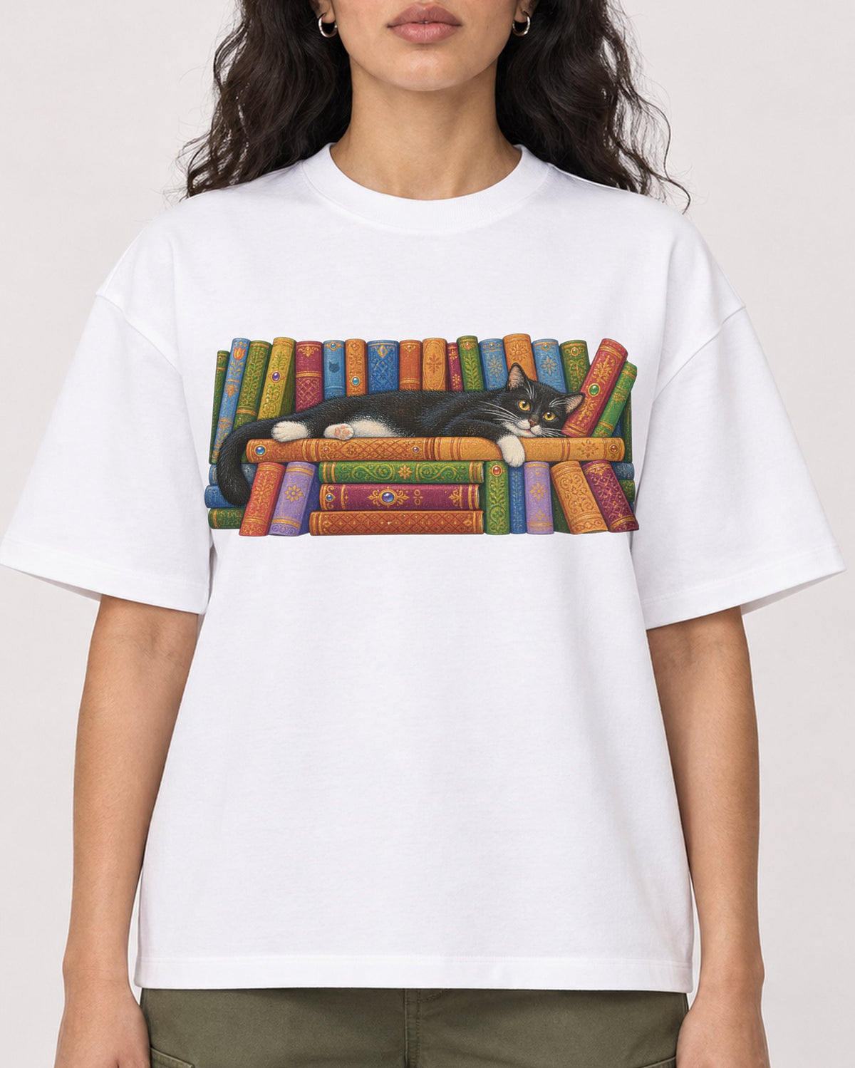 Mockup Boxy Heavyweight Tee White female close-up 07