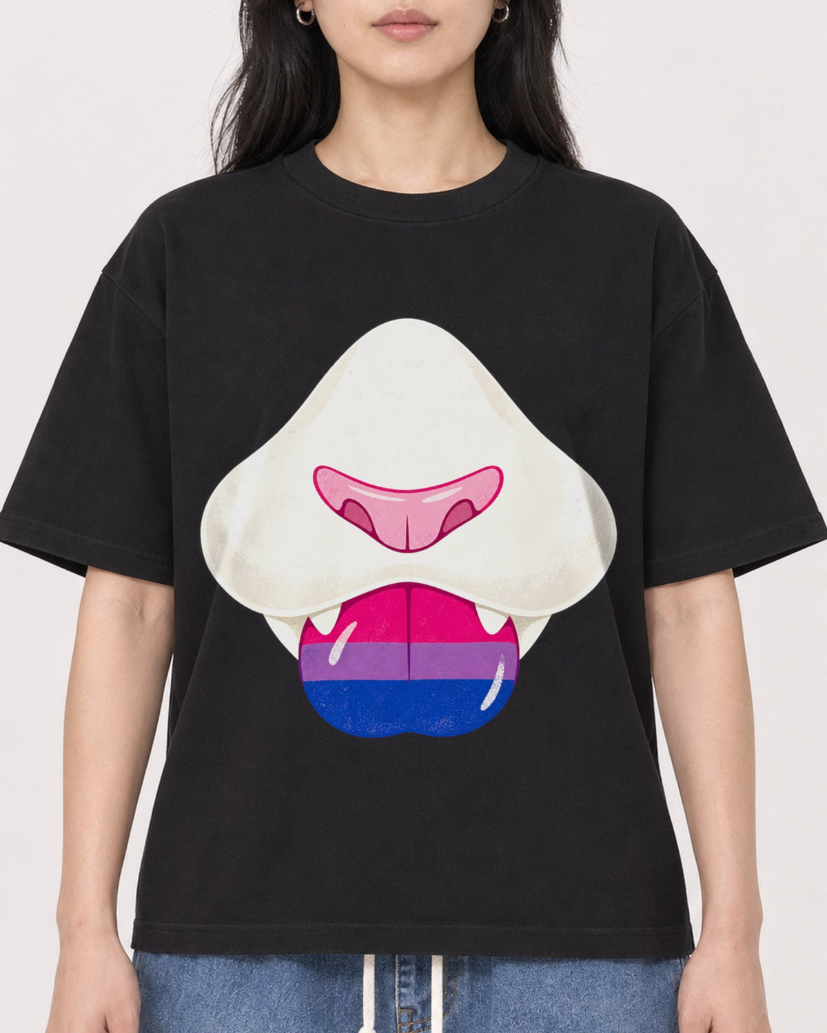 Mockup Boxy Heavyweight Tee Black female close-up 13
