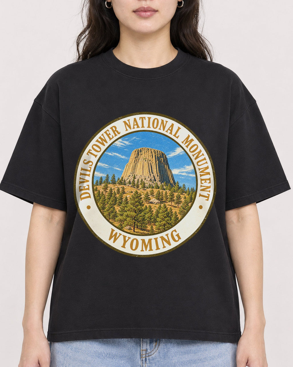 Mockup Boxy Heavyweight Tee Black female close-up 03