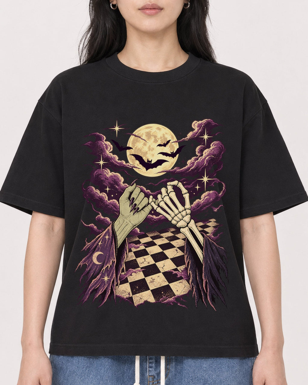 Mockup Boxy Heavyweight Tee Black female close-up 13
