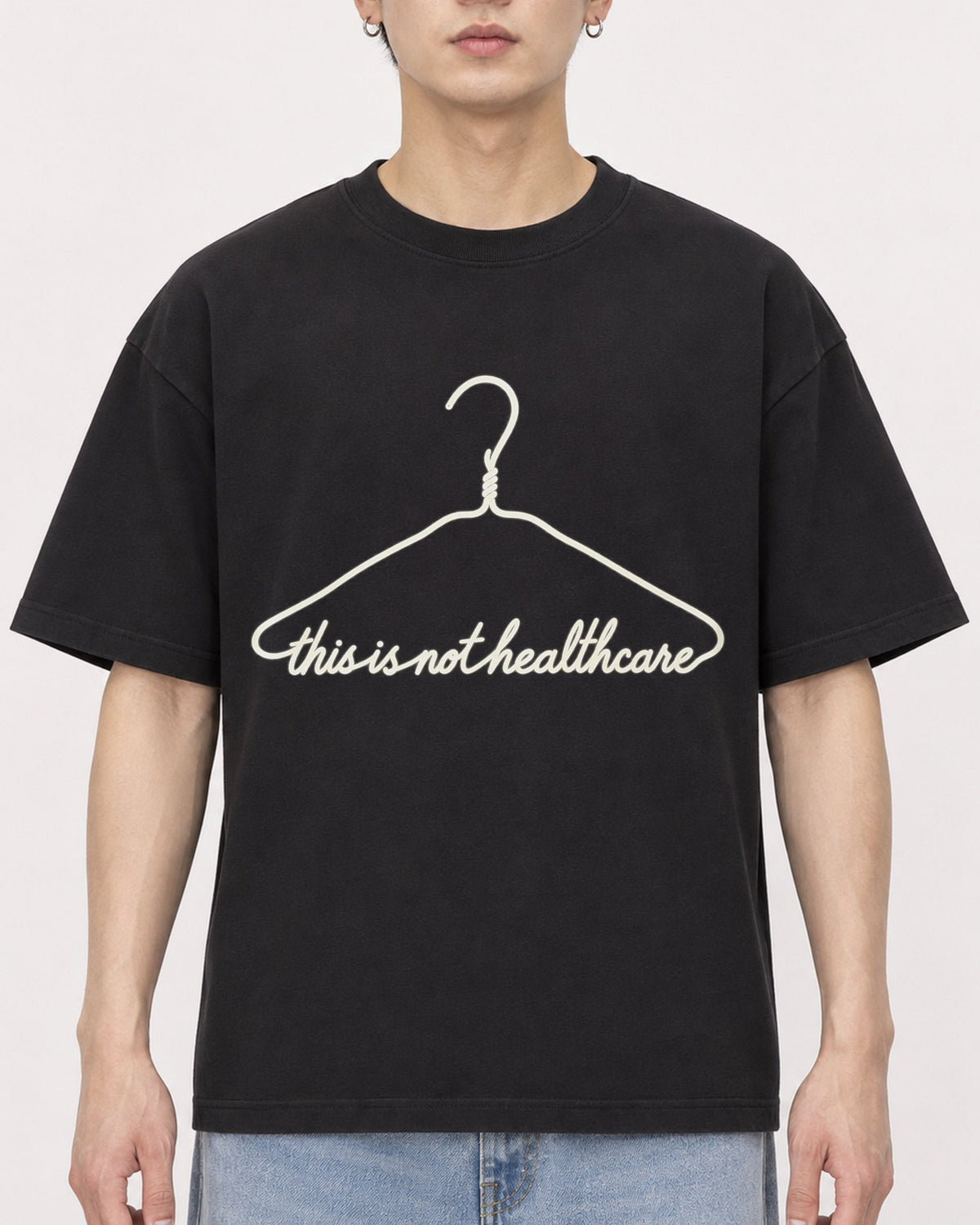 Mockup Boxy Heavyweight Tee Black male close-up 01