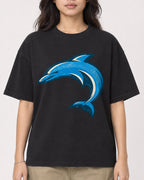 Mockup Boxy Heavyweight Tee Black female close-up 02
