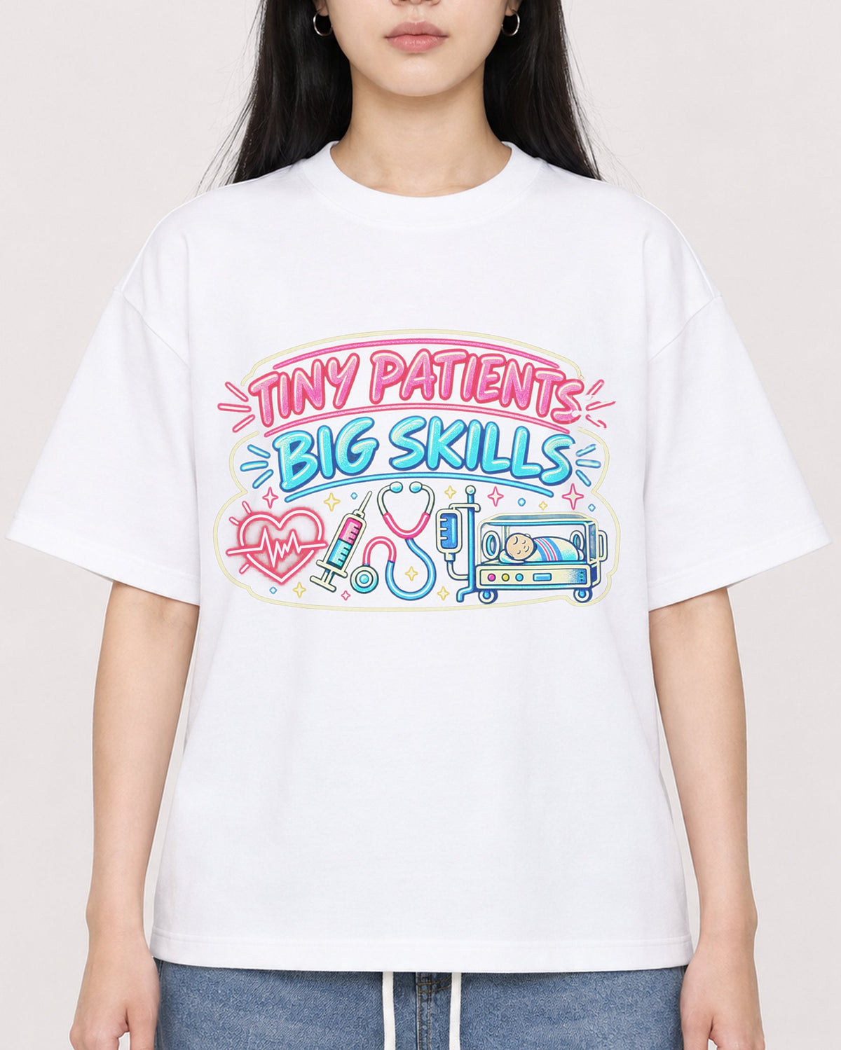 Mockup Boxy Heavyweight Tee White female close-up 01