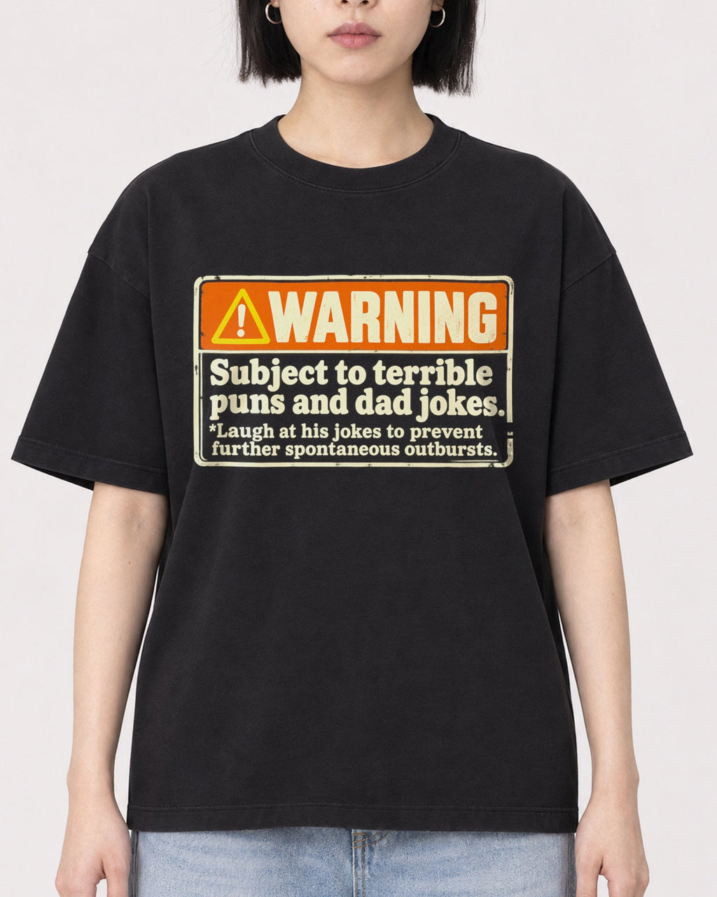Mockup Boxy Heavyweight Tee Black female close-up 11