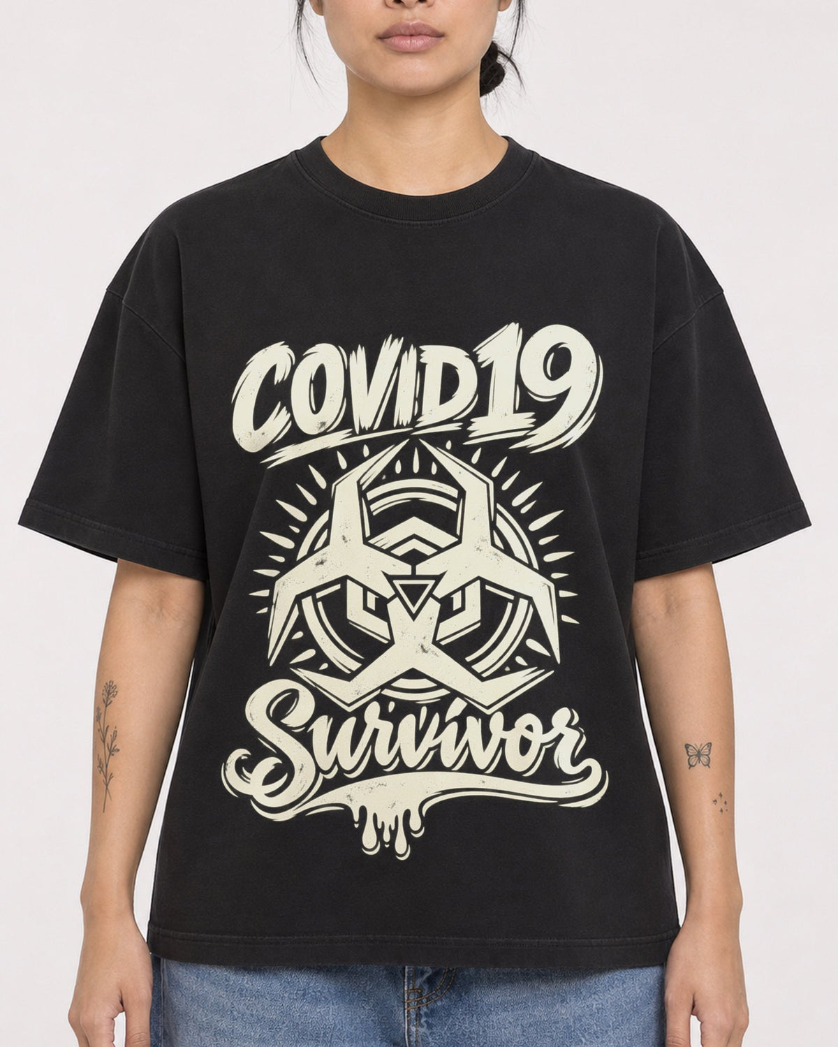 Mockup Boxy Heavyweight Tee Black female close-up 12