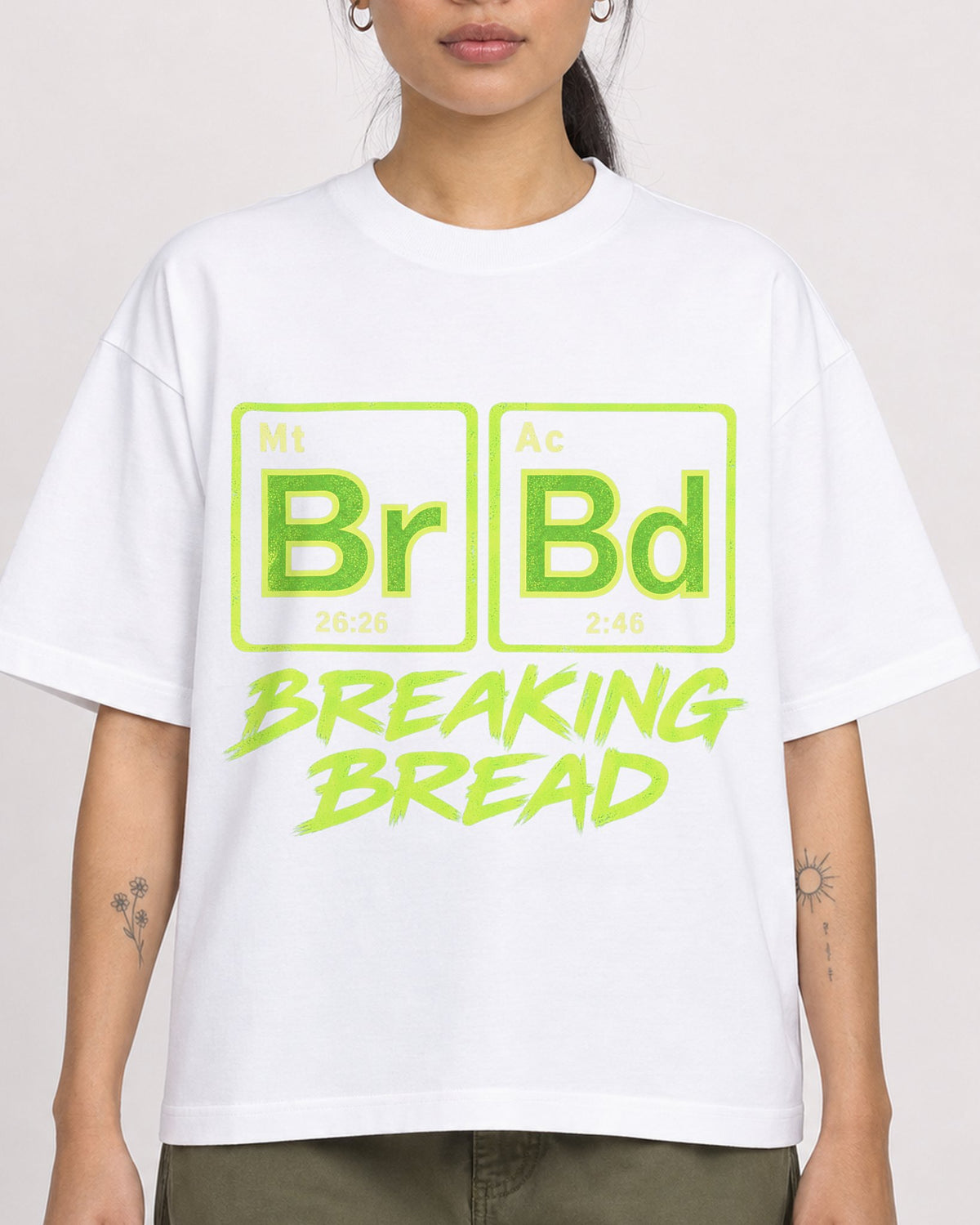 Mockup Boxy Heavyweight Tee White female close-up 42