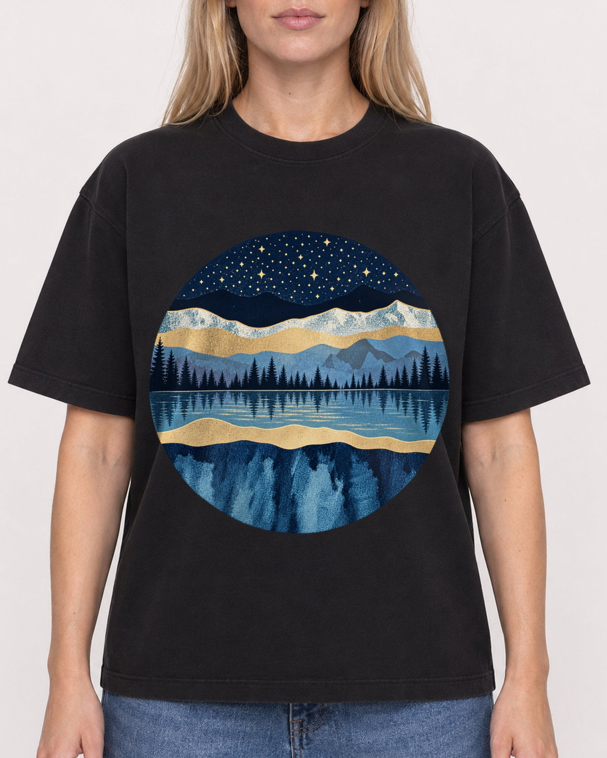 Mockup Boxy Heavyweight Tee Black female close-up 08