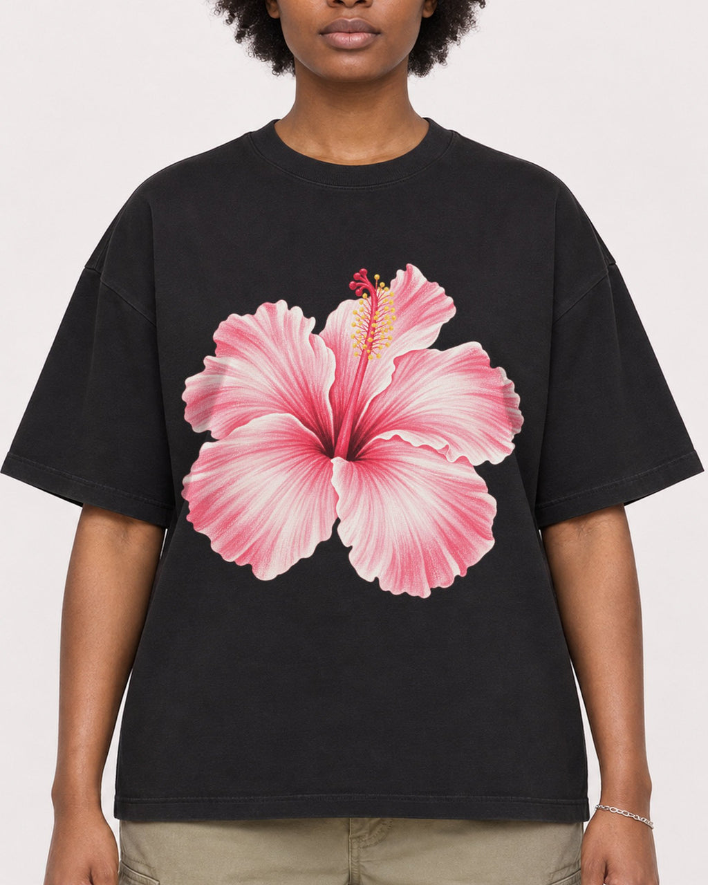 Mockup Boxy Heavyweight Tee Black female close-up 14