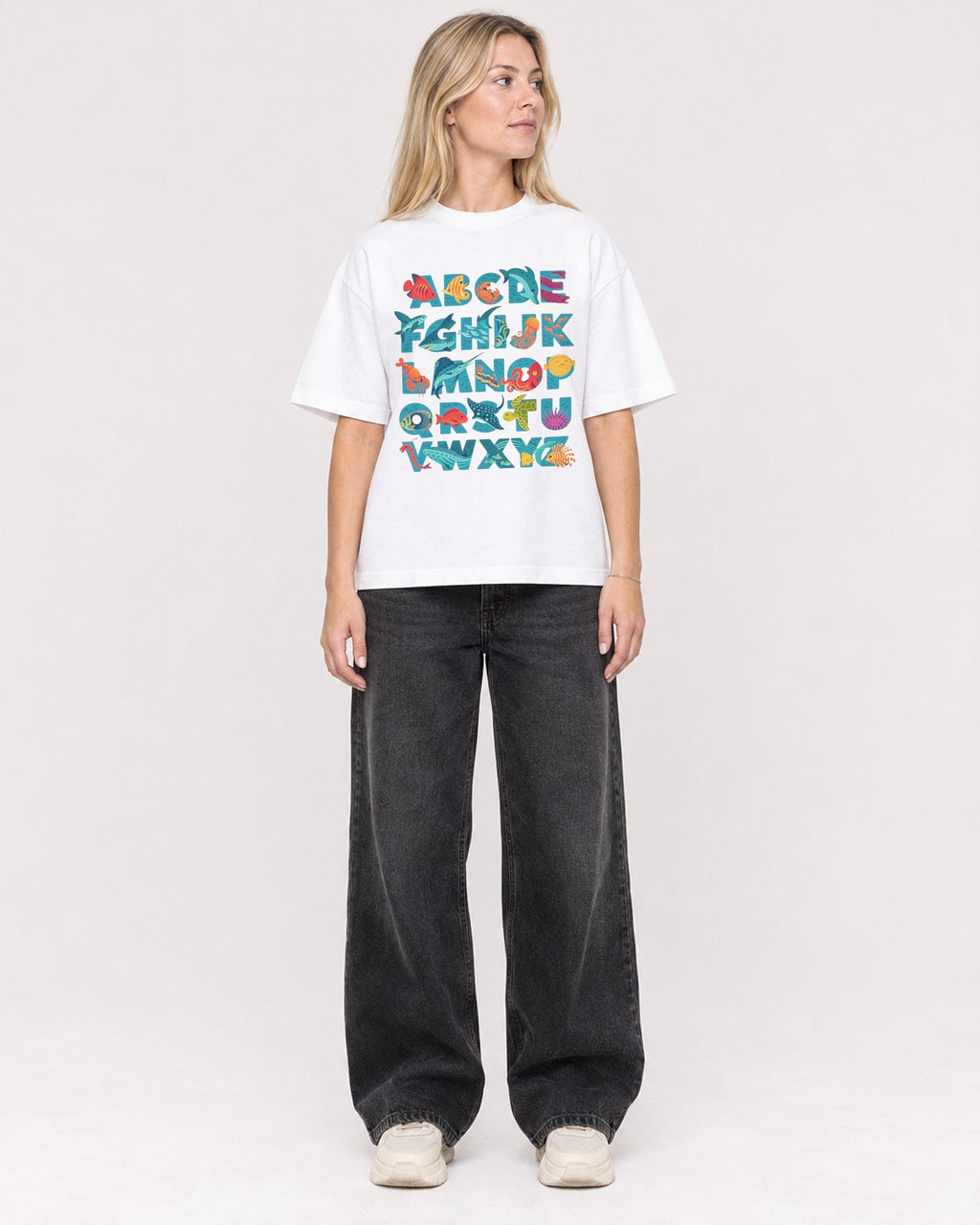 Mockup Boxy Heavyweight Tee White female full-body 08
