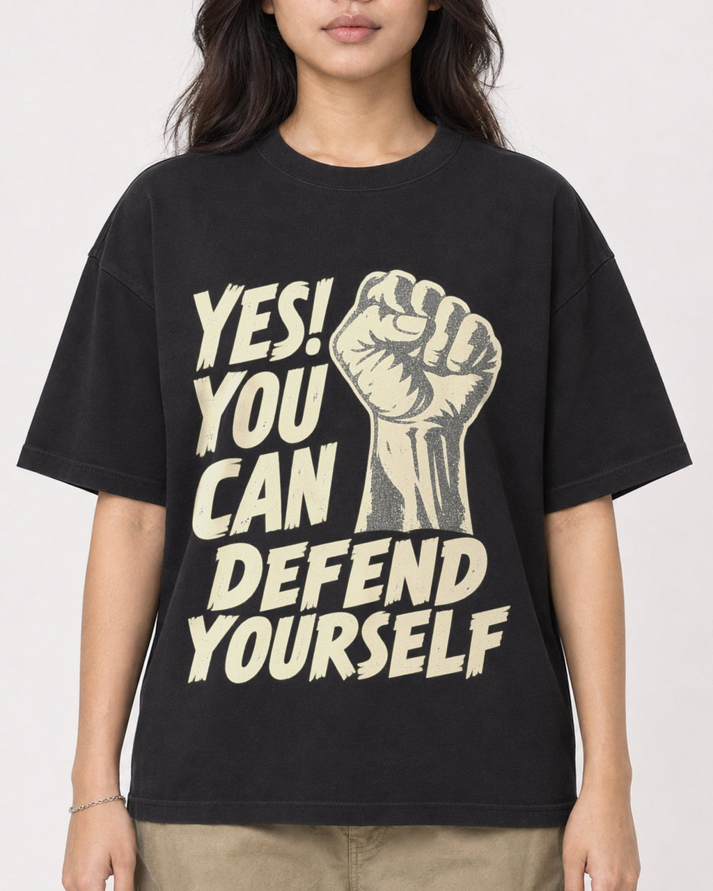 Mockup Boxy Heavyweight Tee Black female close-up 02