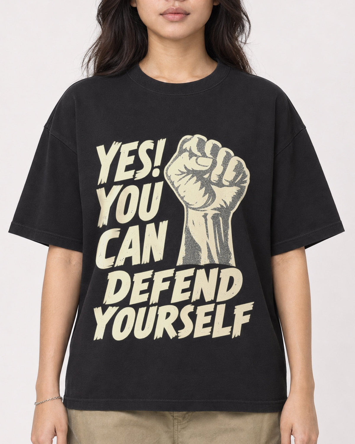 Mockup Boxy Heavyweight Tee Black female close-up 02