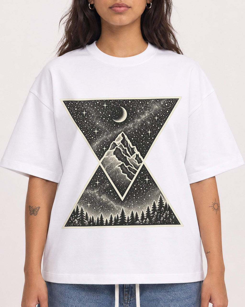 Mockup Boxy Heavyweight Tee White female close-up 06