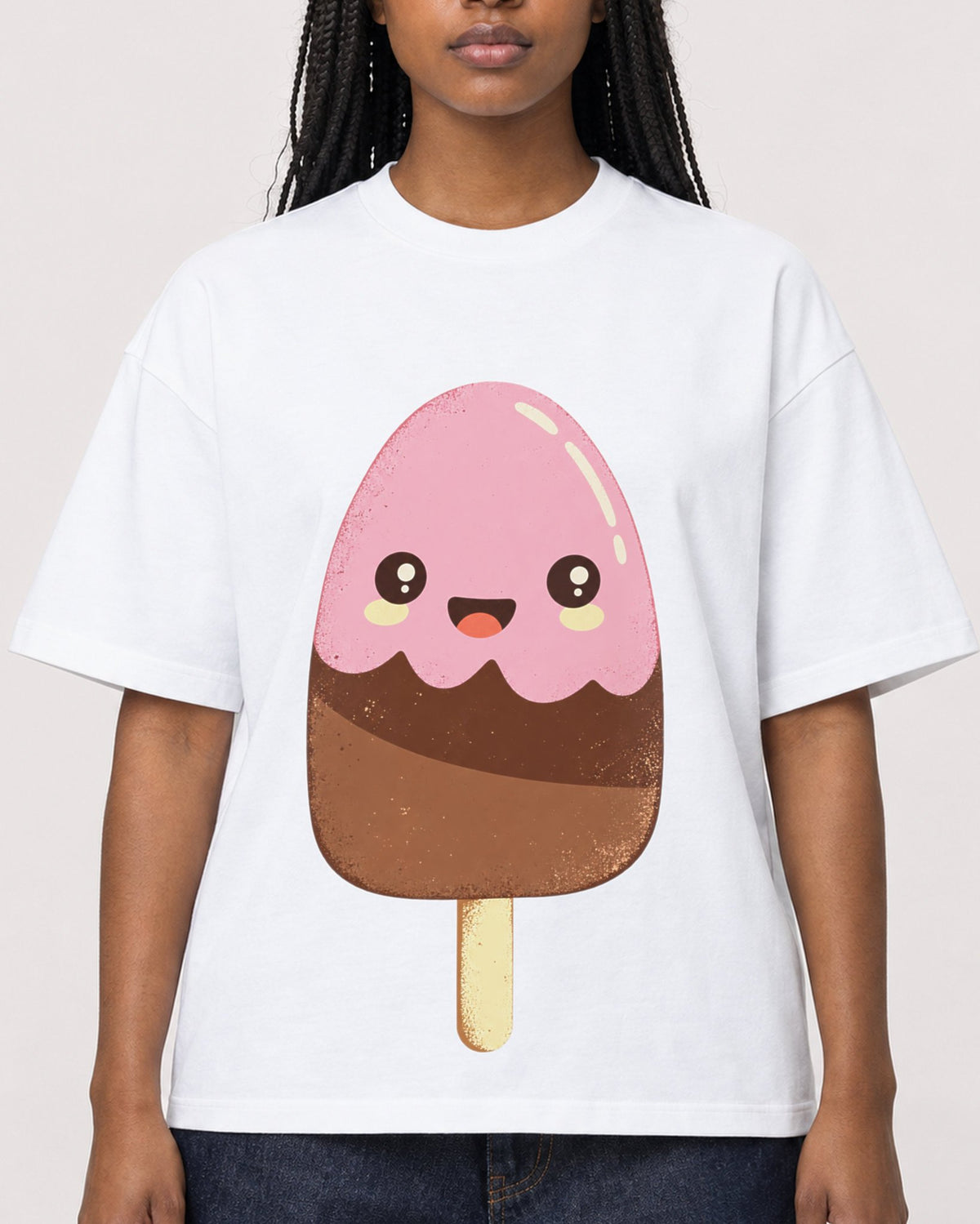 Mockup Boxy Heavyweight Tee White female close-up 04