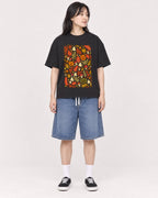 Mockup Boxy Heavyweight Tee Black female full-body 13