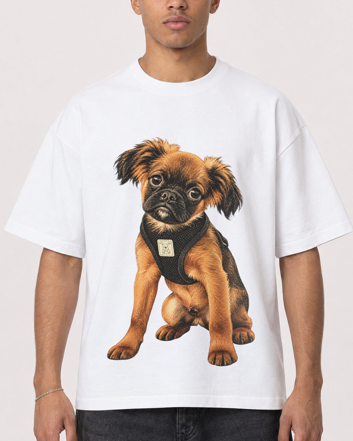 Mockup Boxy Heavyweight Tee White male close-up 50