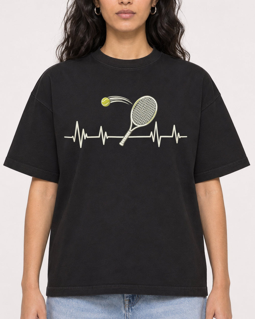 Mockup Boxy Heavyweight Tee Black female close-up 07