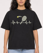 Mockup Boxy Heavyweight Tee Black female close-up 07