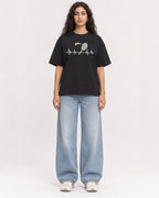 Mockup Boxy Heavyweight Tee Black female full-body 07