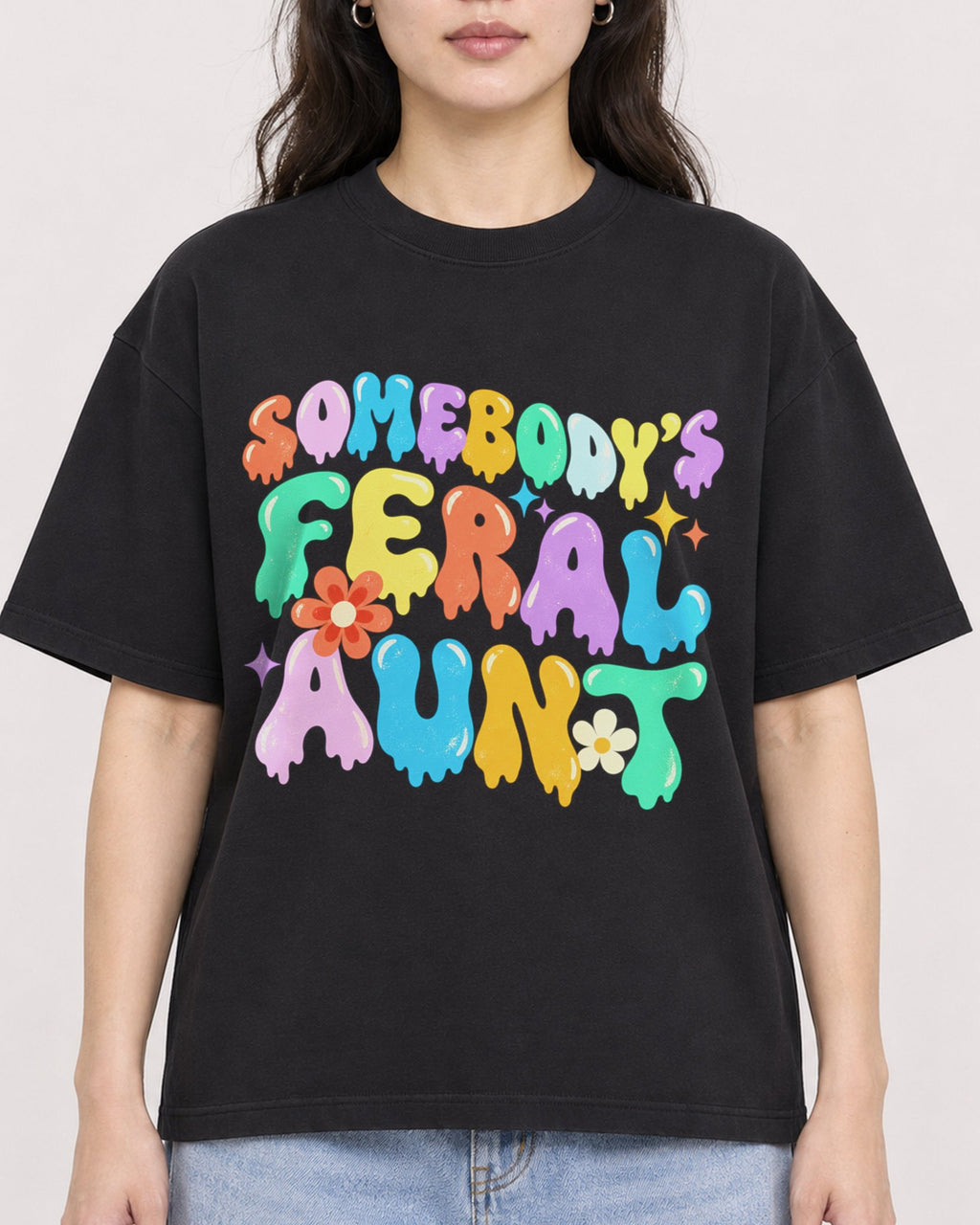 Mockup Boxy Heavyweight Tee Black female close-up 03