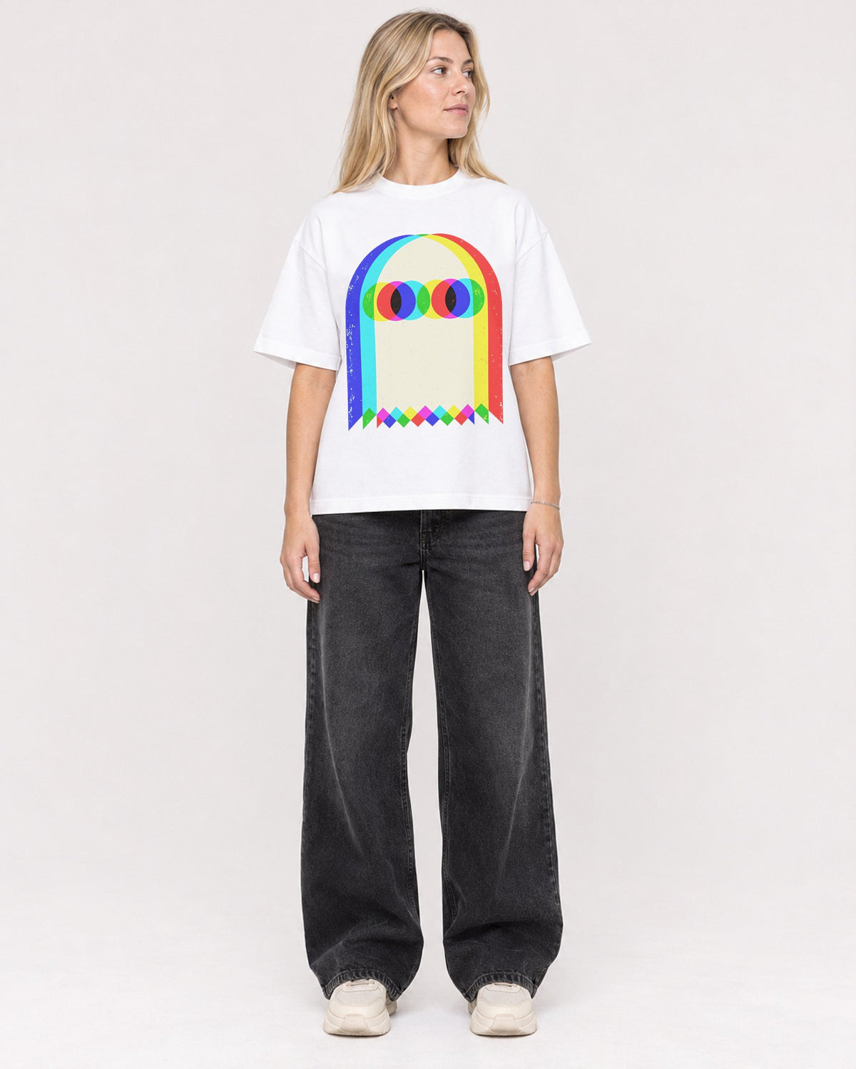 Mockup Boxy Heavyweight Tee White female full-body 08