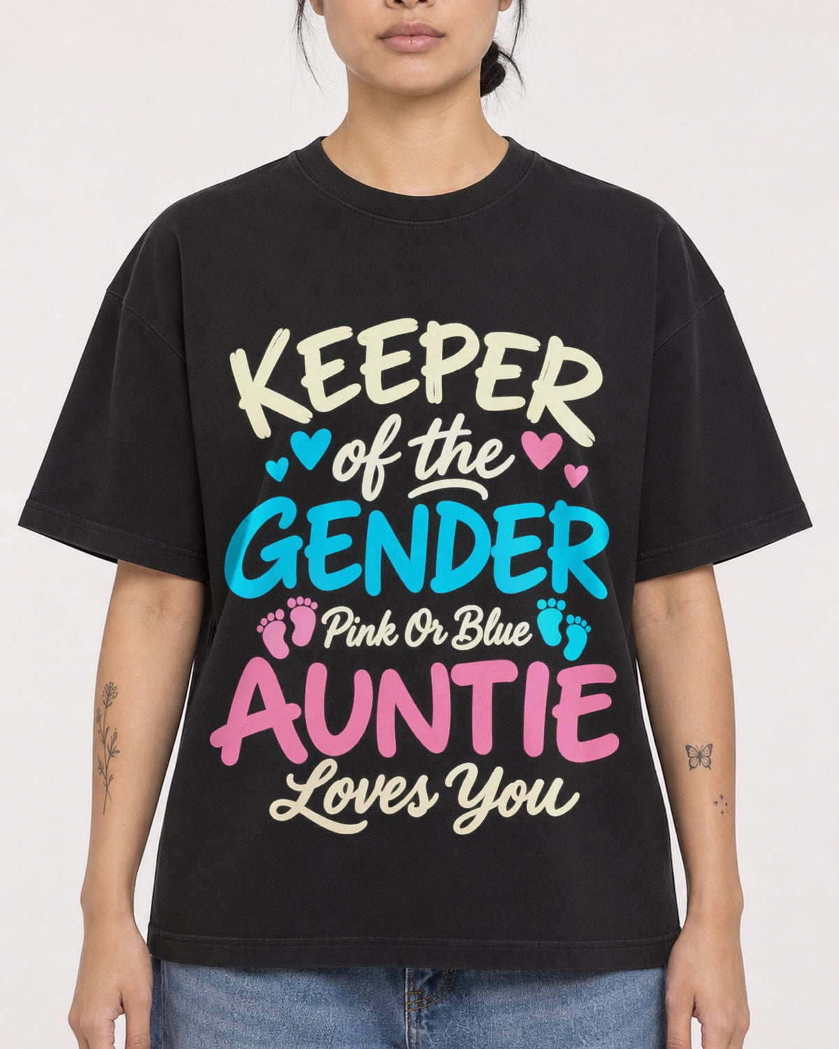 Mockup Boxy Heavyweight Tee Black female close-up 12