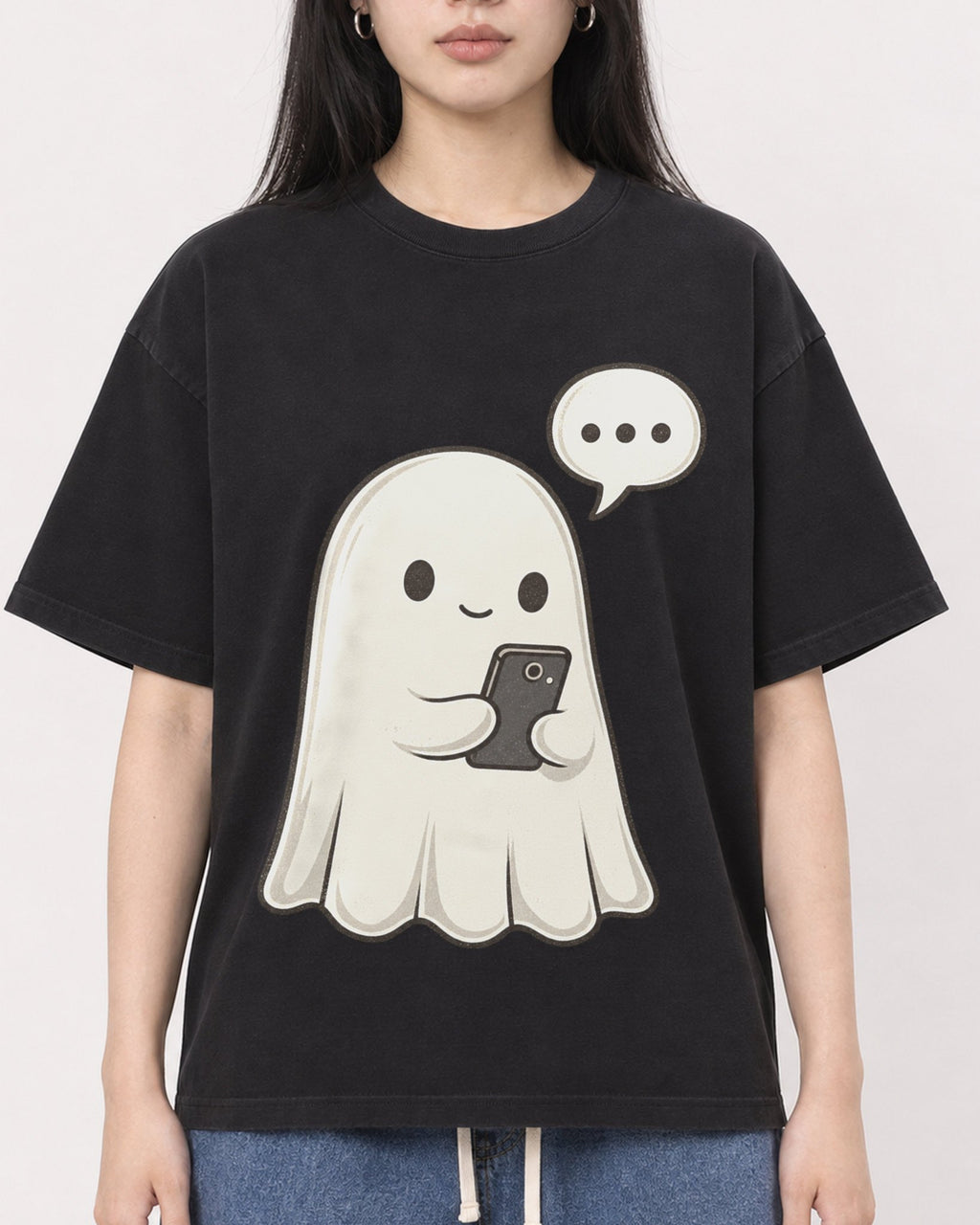 Mockup Boxy Heavyweight Tee Black female close-up 01