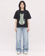 Mockup Boxy Heavyweight Tee Black female full-body 31