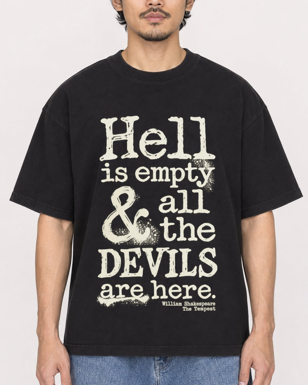 Mockup Boxy Heavyweight Tee Black male close-up 02