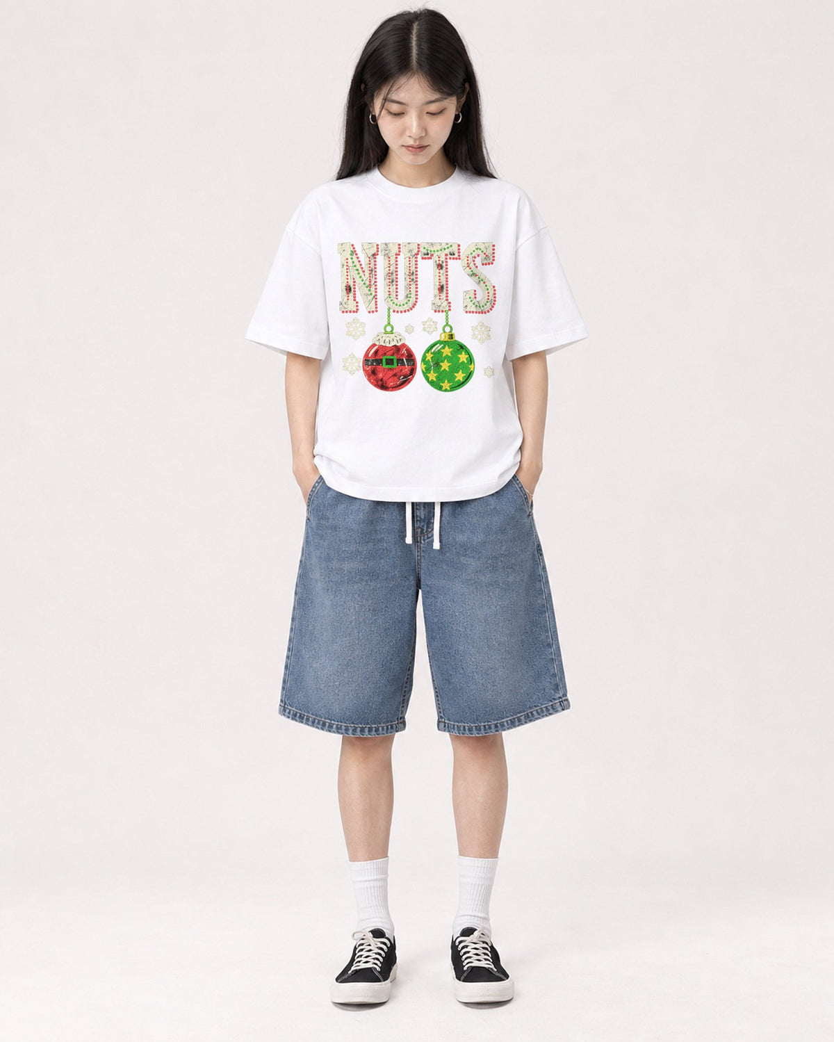 Mockup Boxy Heavyweight Tee White female full-body 01