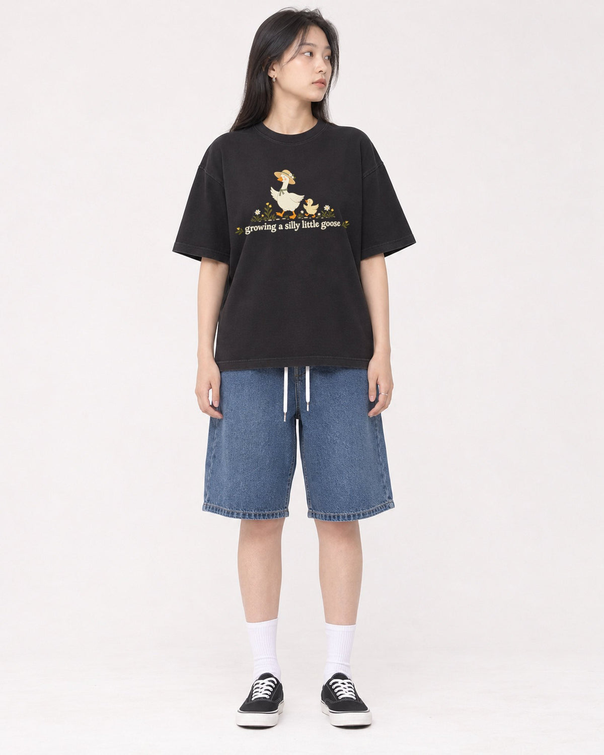 Mockup Boxy Heavyweight Tee Black female full-body 01