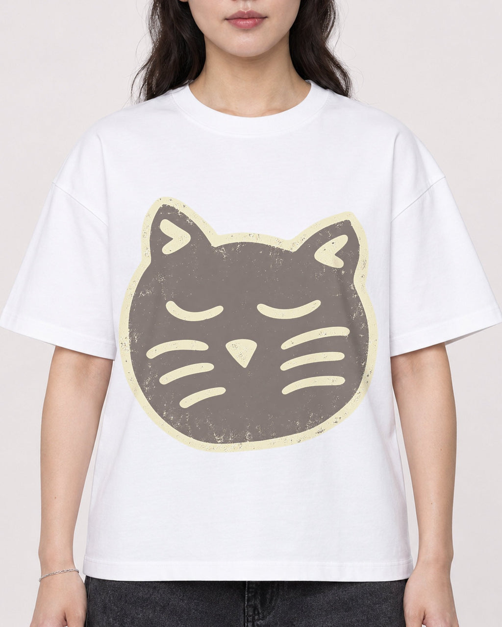 Mockup Boxy Heavyweight Tee White female close-up 03