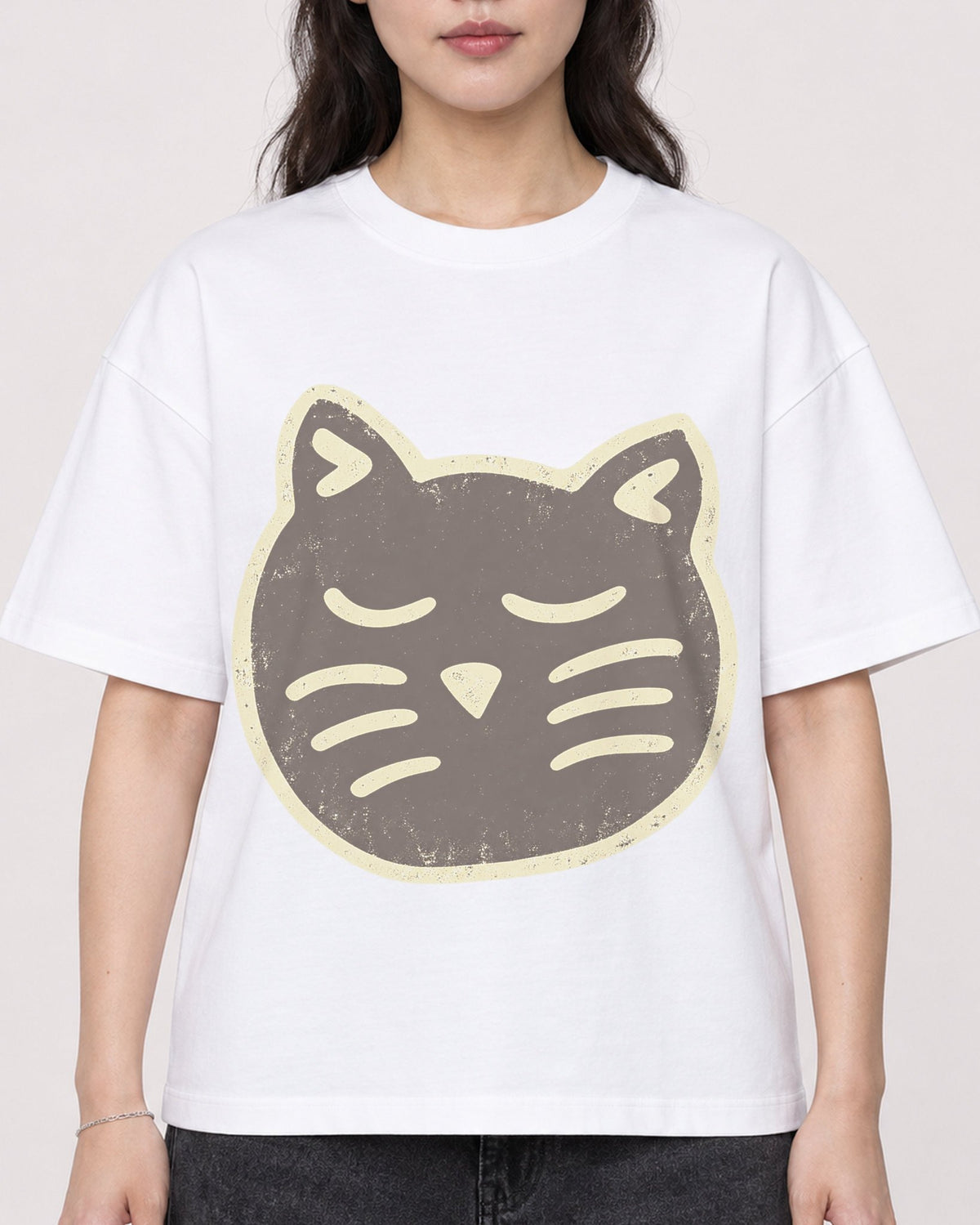 Mockup Boxy Heavyweight Tee White female close-up 03