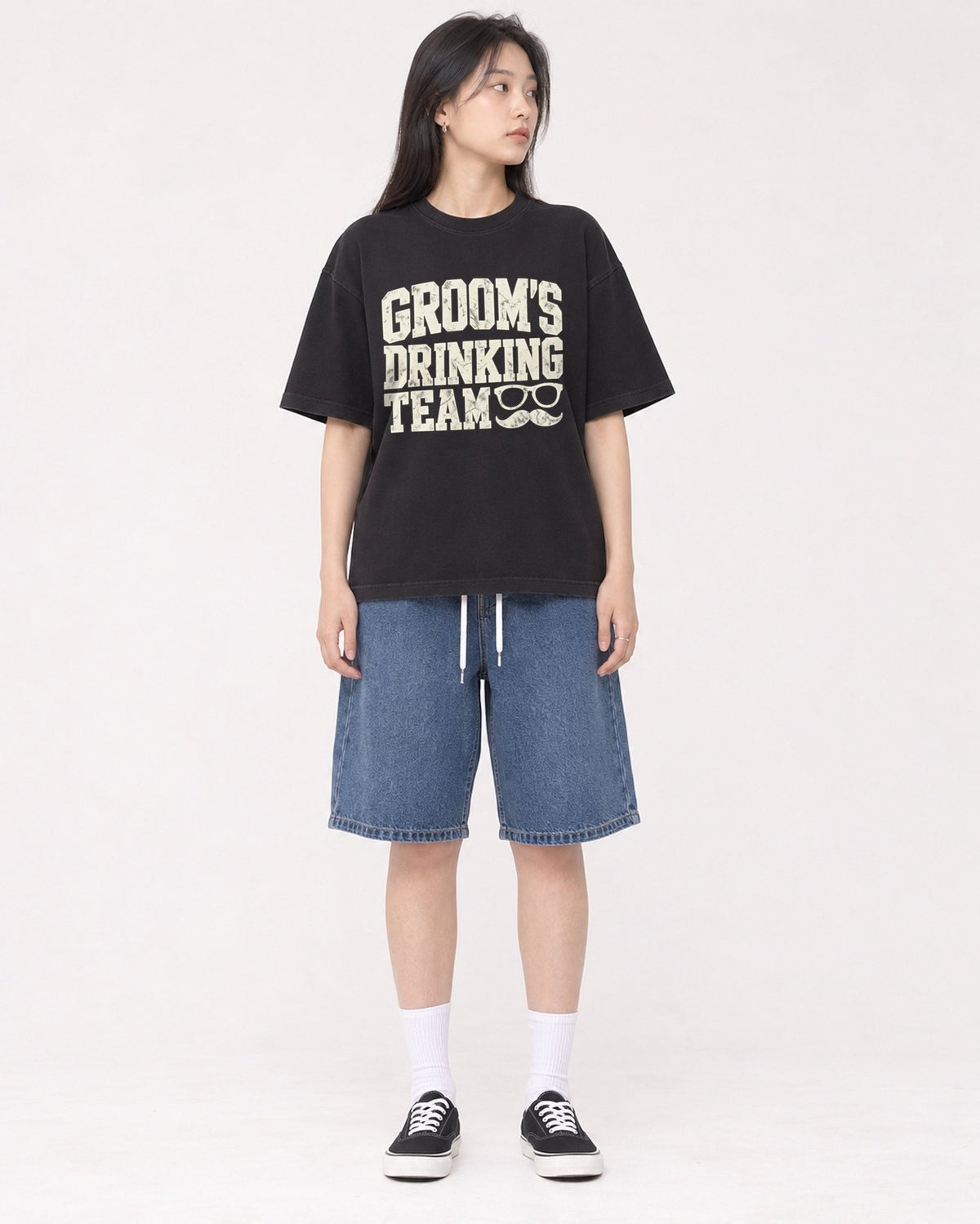 Mockup Boxy Heavyweight Tee Black female full-body 01