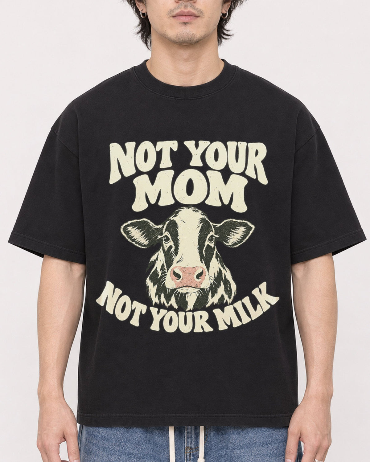 Mockup Boxy Heavyweight Tee Black male close-up 03